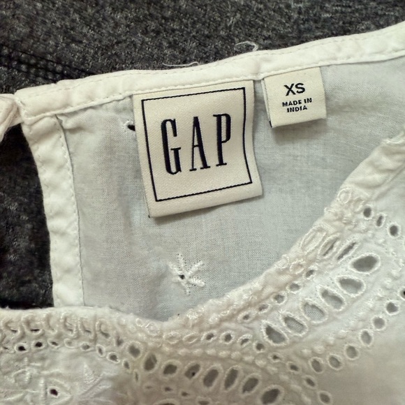 Gap Puff Sleeve Eyelet Blouse - Picture 3 of 16